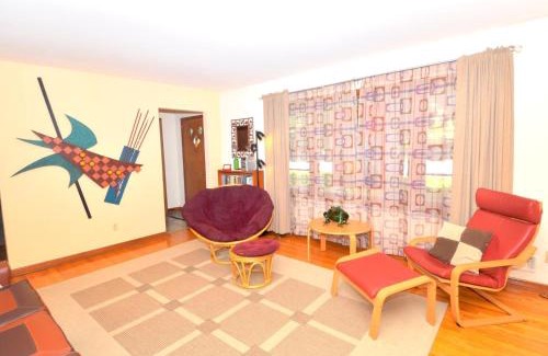 Berkeley Springs Ski Chalet | Castle View - Wifi, Pet Friendly, Screen Porch, Game Room, Grill, Family Friendly, Kid Friendly, Fireplace