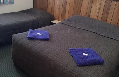 Foxton Hotel | castletown motel