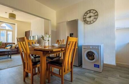 Baglan Apartment | Castleview Coastal Comfort (With 2 parking spaces)