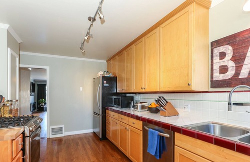 Dolores Heights Apartment | Castro Hill Between Castro and Noe Valley