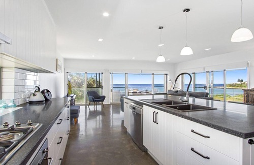Culburra Beach House | Catalina – beachfront accommodation