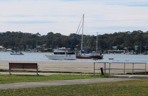 Rathmines Resort | CATALINA LAKEFRONT RETREAT Large group accommodation 2 wings Pelican Kookaburra