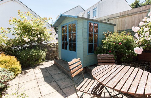 Appledore Cottage | Catboat Cottage: a stone's throw from the beach. Shops & pubs are 2 minute walk.