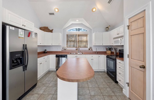 Corolla Light House | Catch N Relax: Soundfront | Pool/Hot Tub