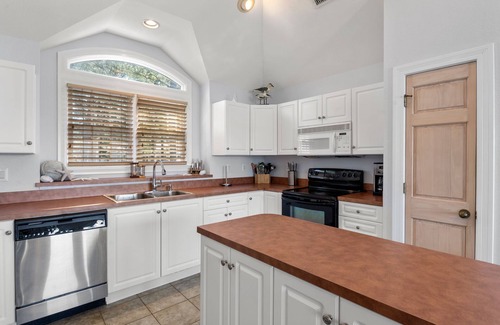 Corolla Light House | Catch N Relax: Soundfront | Pool/Hot Tub