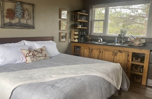 Hot Springs Cabin | Cathan`s Cabin - Located on a Cozy Quiet Mesa