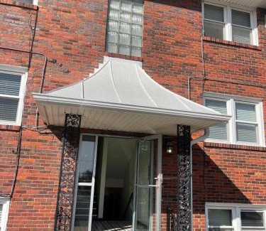 Joslyn Castle Apartment | Cathedral 6-Walk to UNMC