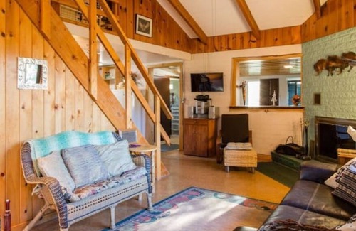 West Sedona Cabin | Cathedral Rock VIEW cabin near Oak Creek; pets welcome