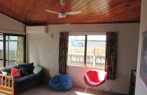 Whangamata Cottage | Caths cottage on Mayfair