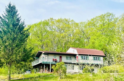 Highmount Apartment | Catskill Cabin Bird of Paradise 7