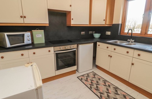 Berwick-upon-Tweed House | CAUSEWAY COTTAGE, pet friendly, with a garden in Holy Island
