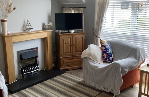 Portrush House | Causeway Cottage Portrush. A delightful mews cottage in the centre of village