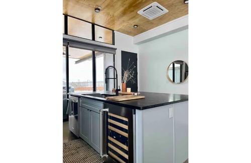 Quincy House | Cave Beaux at the Gorge - walk to concerts w/hot tub