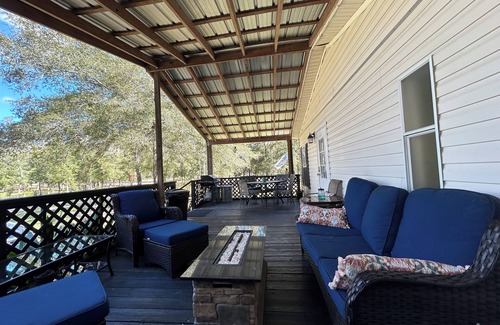 Mcalpin House | Cave Divers Spring Escape, Sleeps 8+, Relaxing Patio, Fire Pit, Spacious Kitchen