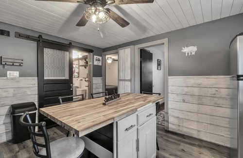 Cheektowaga House | Cayuga Creek Quarters