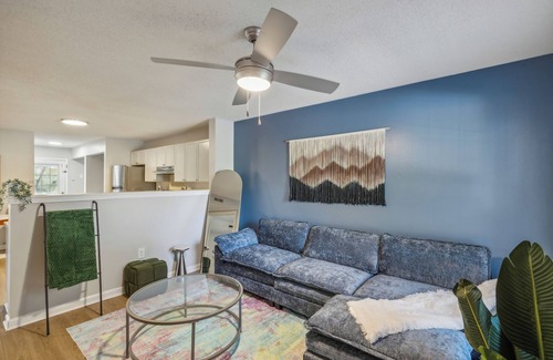 Westover Apartment | CB 3504-102 Fayetteville Oasis I Modern, Comfy