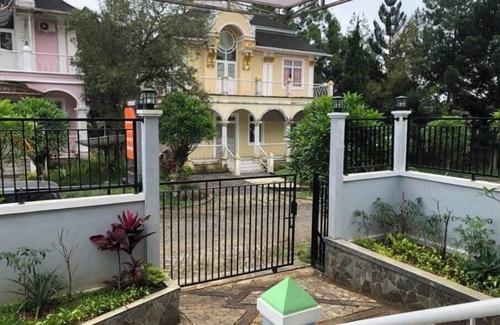 Cipanas Villa | (CC7-6) Exclusive Villa -4 bedrooms,private pool