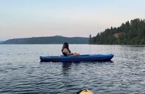 Worley Cabin | CDA Lake-Kayaks-Hot Tub-Boat Slip & More!