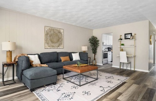 Heath Apartment | Cedar and Oak - 2 BR, King Beds, Patio