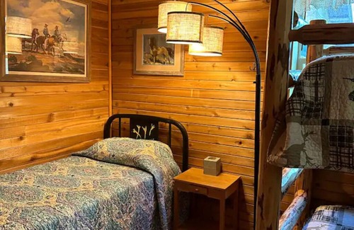 East Glacier Park Cabin | Cedar Cabin Cozy 2-Bedroom next to Glacier Park
