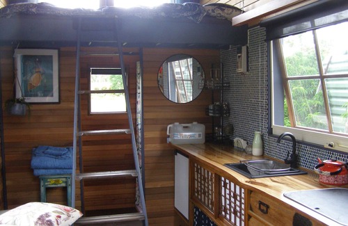 Nyora Apartment | Cedar Cosy Tiny Farm Stay Loch & Rail Trail pit stop for Philip Island or Prom