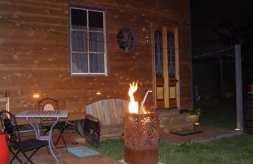 Nyora Apartment | Cedar Cosy Tiny Farm Stay Loch & Rail Trail pit stop for Philip Island or Prom