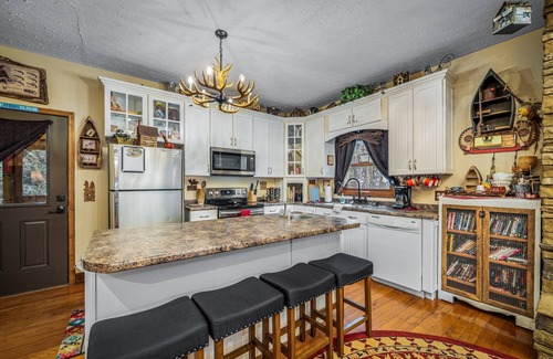 Mentone Cabin | Cedar Cove-fishing, hot tub, fire pit & playhouse