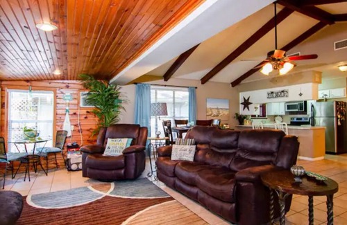 Gun Barrel City House | Cedar Creek Lake waterfront 3-bedroom 1.5 bath home - just steps to the water!