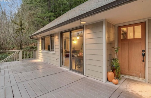 Carson House | Cedar Creek Sanctuary. 3br on Nat. Forest Land. Outdoor adventure basecamp.