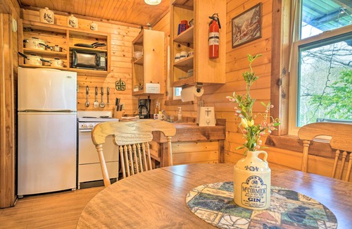 Davis Cabin | 'Cedar Falls Cabin 5': 1/2 Mile to Turner Falls