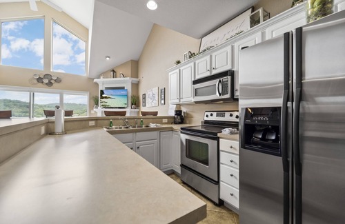 Camdenton Condo | Cedar Heights - Spacious 5 Bdrm Lakeview Condo