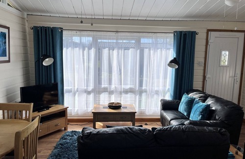 Heacham Cabin | Cedar Lodge, Cedar Springs, Heacham. Only 5 Minutes Walk to the Beach.