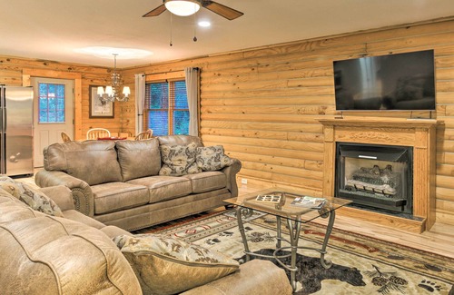 Cedar Mountain Cabin | Cedar Mountain Log Cabin: 4 Mi DuPont State Forest