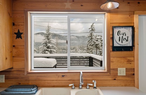 Leavenworth Cabin | Cedar Rest Lakeview Cabin- Listed as Leavenworth's Best Overall Vacation Rental!