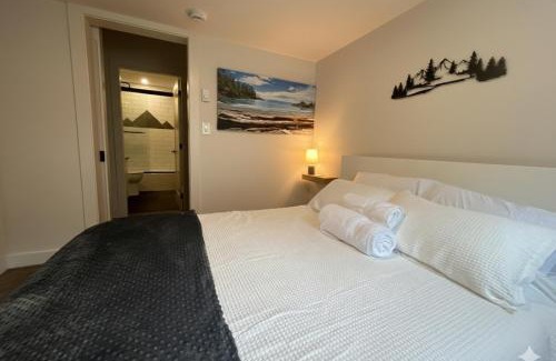 Victoria Apartment | Cedar & Sage Suite the Cozy Retreat with Full Kitchen