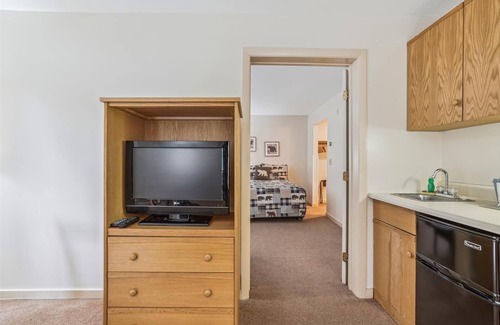 West Bridgewater Hotel | Cedarbrook Junior Suite 11416
