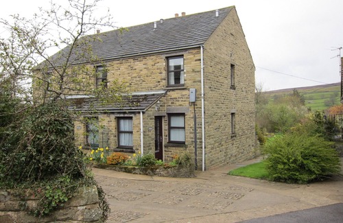 Reeth Cottage | Cedarcroft Cottage Reeth, set in two acres of garden, river, ponds, amazing vie