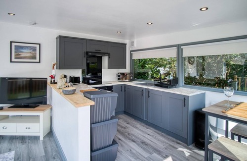 Penally Ski Chalet | Cedars Lodge - Hot Tub - Penally - Tenby