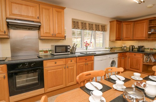 Llanidloes Cottage | CEFN COTTAGE, family friendly, with open fire in Llanidloes