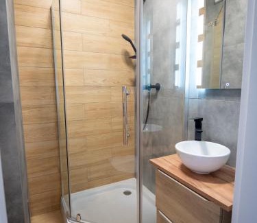 Katowice Apartment | Ceglana Przytulna Kawalerka w Centrum Katowic