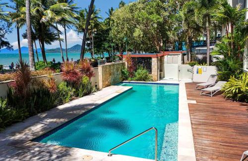 Palm Cove Apartment | Celeste at Island Views - Resort Living by the Sea