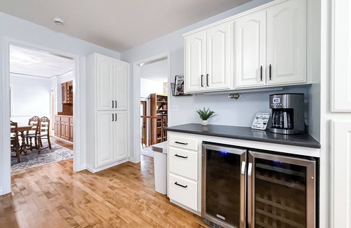 Newberg House | Cellar's Choice: Elegant Victorian Gem with Wine Cellar in Scenic Countryside