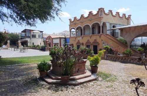 Bernal Hotel | Centenario Los Arroyitos