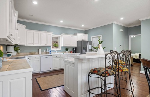 Lake Hamilton Apartment | Central 137 on Lake Hamilton - close to Oaklawn and downtown!