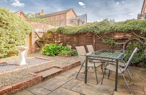 Cheltenham House | Central 2 Bed House with Garden and Free Parking