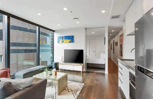 Auckland Central Business District Apartment | Central 2 BR apt - large balcony by Zodiak Stays