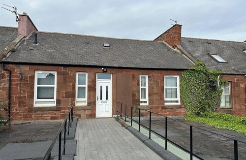 Arbroath Apartment | Central 3-bed Seaside Apartment - Sleeps 5