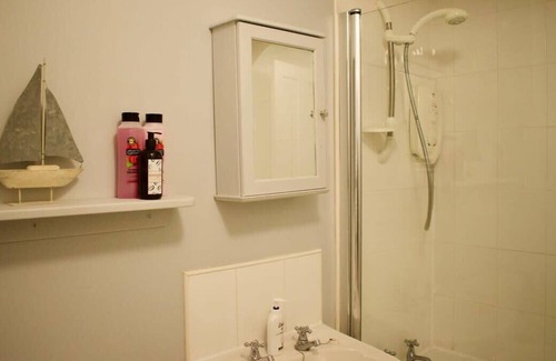 Newington Apartment | Central 3 Bedroom next to Leafy Meadows