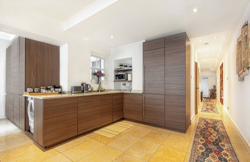 Earl's Court Apartment | Central Amazing 2BR Flat w/2 Patio in Kensington