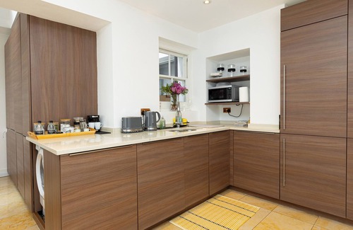 Earl's Court Apartment | Central Amazing 2BR Flat w/2 Patio in Kensington